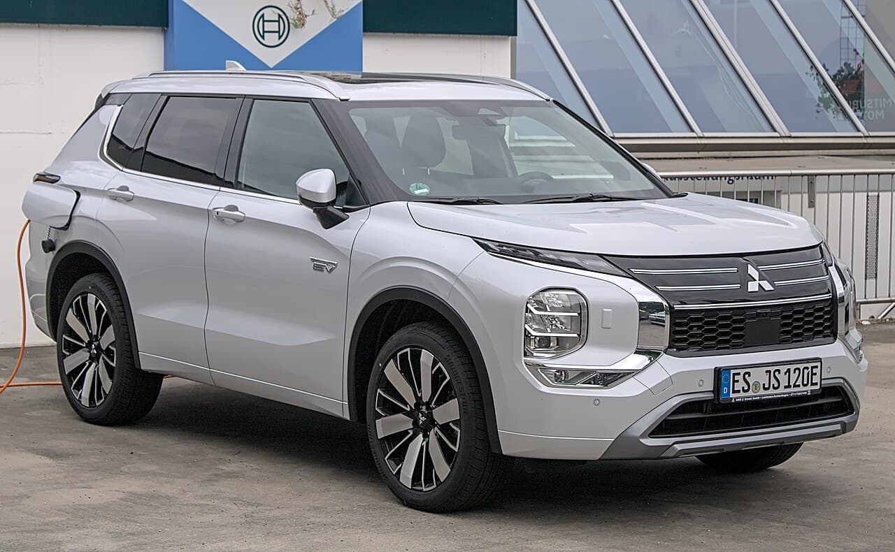 Mitsubishi Outlander plug-in hybrid SUV