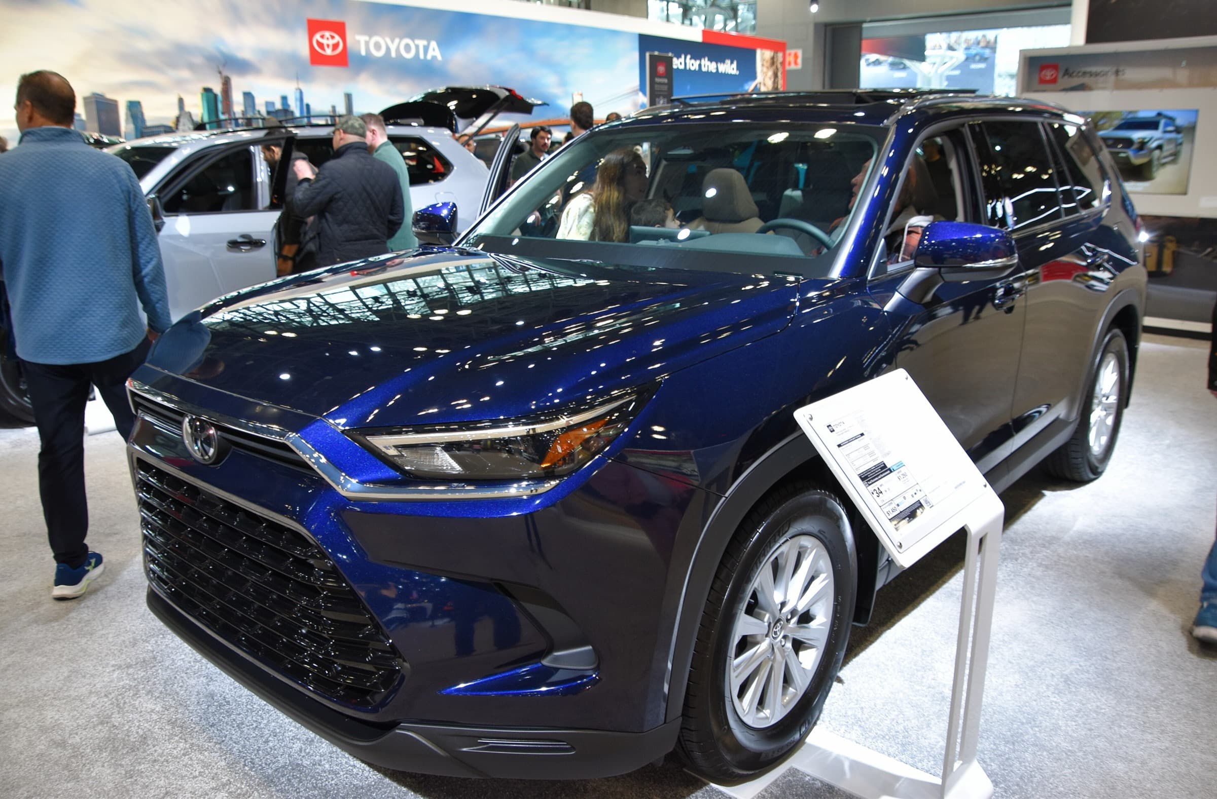 2026 Toyota Grand Highlander XLE Hybrid AWD three-row SUV